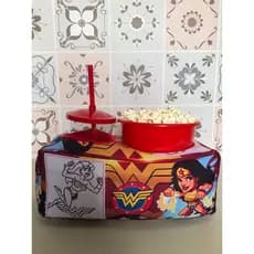 Almofada Porta Pipoca Tema Mulher Maravilha