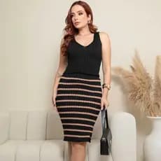 Conjunto Feminino Blusa Cropped E Saia Midi Listrada Com Fenda Lateral em Tricot Canelado Verão