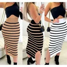 Saia Midi Feminina Canelada Listrada de Tricot com Cós de Elástico e Fenda Lateral Tricoliny