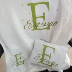 manta Cobertor de Bebê Personalizado + travesseiro de bebe Personalizado , com nome do bebê /VOLTA AS AULAS.