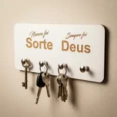 Porta Chaves Parede MDF 6mm Premium Nunca Foi Sorte Sempre Foi Deus Branco Dourado 4 Ganchos
