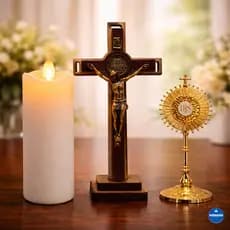 LIKit Religioso Ostensório 10cm Dourado + Crucifixo 15cm + Vela LED LISA