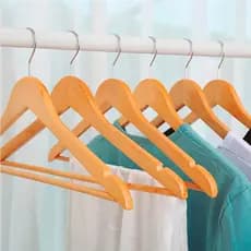 Kit 6 Cabides Cabides  Madeira Premium Marfim Roupas Calça Closet Armário Gancho Cromado