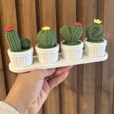 Enfeite Decorativo "LOVE" – Cactos em Estilo Amigurumi 🌸