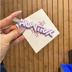 Chaveiro HUNTRIX - KIT 30 unidades -Aniversario Caçadoras de demônios - K Pop -   Demon Hunters - Guerreiras do K-Pop