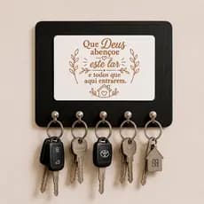 Porta Chaves Parede Decorativo Moderno com frase religiosa “Que deus abençoe este lar e todos que aqui entrarem”.