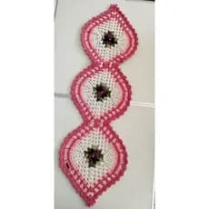 Trilho de Mesa de Crochê Modelo Folha com Flor Rasteira 102x30 cm | caminho de mesa artesanal decoração de mesa