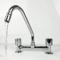 Torneira Pia Misturador Cozinha Bica Móvel com Articulador Bancada Luxo Cromado Metal 1/4v