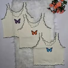 Blusa cropped feminino estampa de borboleta estilo regatinha na malha ribana canelada, curta estampa borboleta sublimada