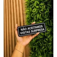 Placa Decorativa "Não aceitamos visitas surpresa" Escrita em Relevo Decore com humor e personalidade