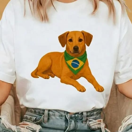 Camiseta Caramelo com Lenço da Bandeira do Brasil Presente Para Torcedor que Ama Pets e Dogs