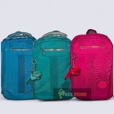 Mochila Feminina Nylon – Espaçosa, com Bolso para Notebook e Chaveiro Macaquinho