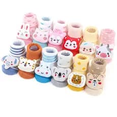 Kit 5 Pares de Meia Bebê RN com Pelúcia em 3D Antiderrapante Antialérgico