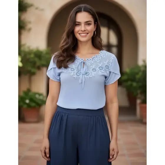 Blusa Blusinha Feminina Manga Curta com Renda Social em Crepe