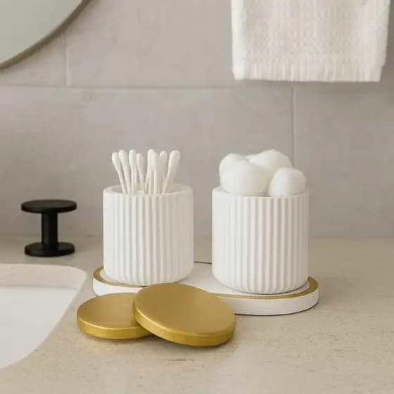 Kit 2 Potes Branco com Detalhe Dourado + Bandeja Organizadora de Bancada para Algodão e Cotonete