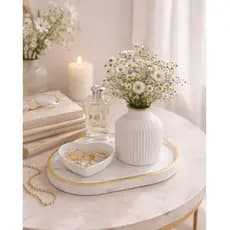 Kit Decorativo em Gesso Branco com Detalhe Dourado – Bandeja Oval + Porta Joias Coração + Vasinho Decorativo Luxo