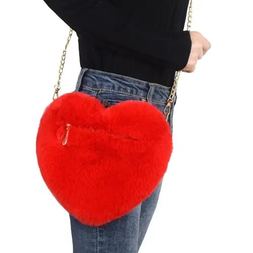 Bolsa Feminina Felpuda de Coração Transversal Alça Corrente Pelúcia