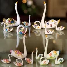 💖 Conjunto de 4 Cisnes Decorativos – Elegância em Cerâmica para Sua Casa