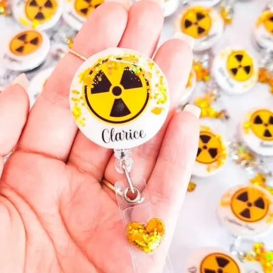 Kit 10 - 50 porta-crachás retrátil personalizados para lembrancinhas