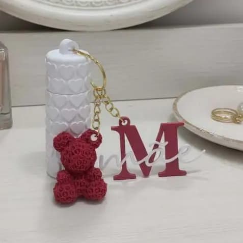 Kit Chaveiro Mãe com Estojo Porta Batom de Corações e Pingente de Ursinho