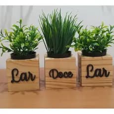 kit 3 vasinhos de madeira com planta artificial/decoração