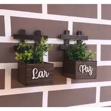 kit 2 vasinhos de madeira com plantinha artificial decoracao.