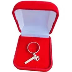 Anel com Pingente de Patinha e Plaquinha em Prata 925 – Delicado, Personalizável e Ideal para Amantes de Pets