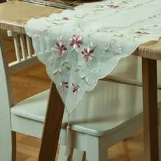 Caminho de Mesa Organza Bordada Decoração Sofisticada