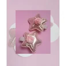 Par de Presilhas Estrelas com Pompom / Par de Hair Clips Estrela / Presilha de Cabelo
