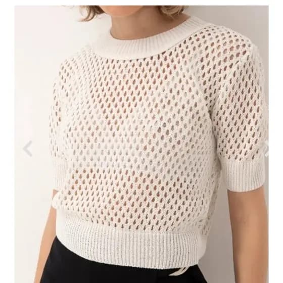 Blusa Tricot Vazada Feminina – Manga Curta e Gola Redonda