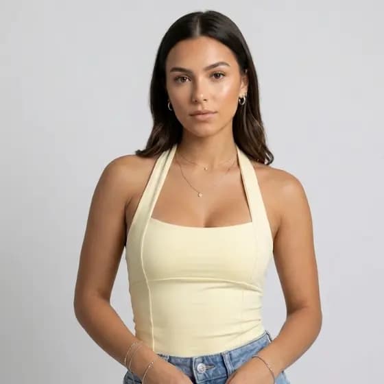 Blusa Estilo Antonella Halter com Costas Nua Duplo na Frente com Recortes.