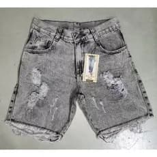 Bermuda Masculina Jeans Escura Com Rasgos e Barra Desfiada