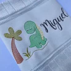 Toalha Bordada Bebe Personalizada Dinossauro Arvore com Nome