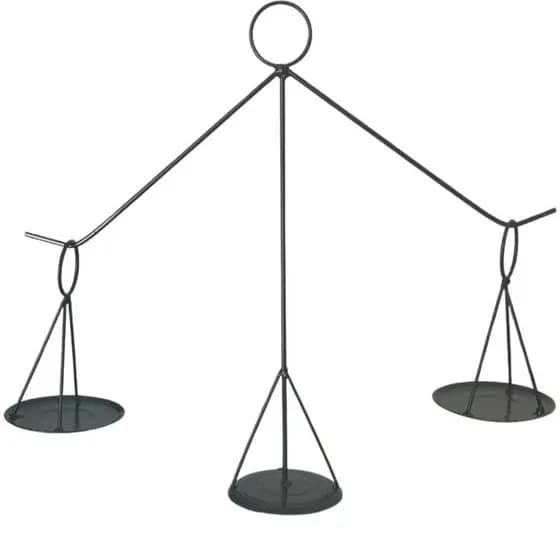 Balança Decorativa em Metal Preto – Design Minimalista e Simbólico