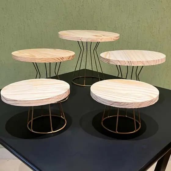 Boleiras em Metal com Tampo Dourado ou Preto Suportes Bolos, Doces e Decoração de Festas Kit 5 Peças