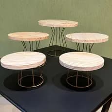 Boleiras em Metal com Tampo Dourado ou Preto Suportes Bolos, Doces e Decoração de Festas Kit 5 Peças