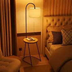 Luminária Com Mesa De Cabeceira Acoplado Tampo De Madeira
