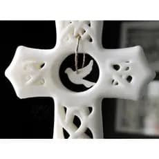 Cruz Ornamental com Pomba do Espírito Santo – Símbolo de Fé e Proteção para Seu Lar