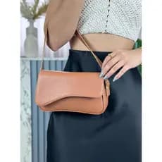 Bolsa feminina baguete metálica com alça de ombro e transversal meia lua