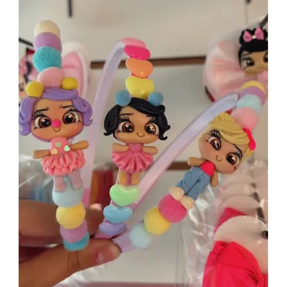 Tiara infantil Pompom com biscuit tiara com boneca de biscuit