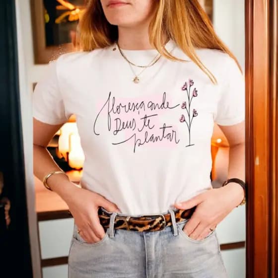 blusas femininas  floresça onde Deus te plantar delicada com rosa