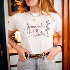 blusas femininas  floresça onde Deus te plantar delicada com rosa