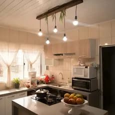 Lustre Com Pendentes Pretos Estilo Rústico Com Folhagem para área gourmet e lazer, cozinha e sala de jantar	tar