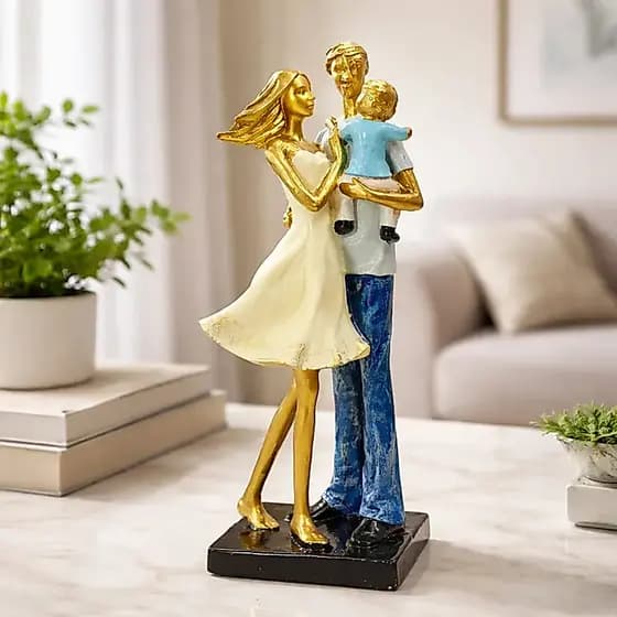 Estatueta Decorativa Família com Filho em Gesso