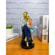 Estatueta de Casal Decorativa em Gesso Colorido