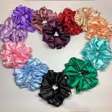 SCRUNCHIE DE CETIM KIT COM 15 UNIDADES,XUXINHA DE CETIM, CORES