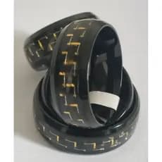ANEL  PRETO COM DETALHE EM OURO 8mm. Especificar o número após a compra por mensagem)