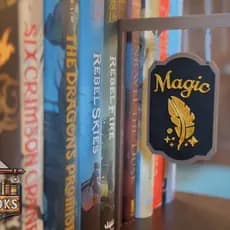 Placa Medieval Divisora de Estante Livros Decorativa Vintage Exclusiva