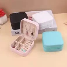 Kit Atacado 50 / 100 Porta Jóias Portátil Caixinha Bolsa de Colar Brincos Anéis Mini