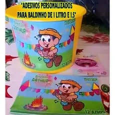 "Adesivos personalizados para baldinho,fazemos qualquer tema,enviamos recortados"